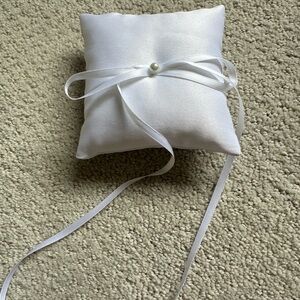 Ring bearer pillow for dog, white velvet leash and harness (L).